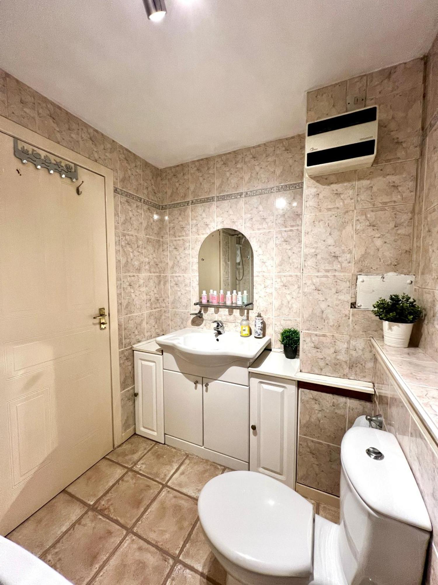 Ground Floor Flat With Free Parking & Wifi Apartment Glasgow Ngoại thất bức ảnh