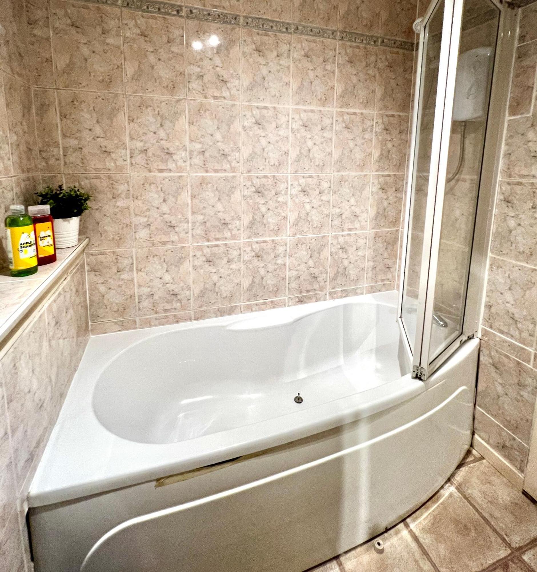 Ground Floor Flat With Free Parking & Wifi Apartment Glasgow Ngoại thất bức ảnh
