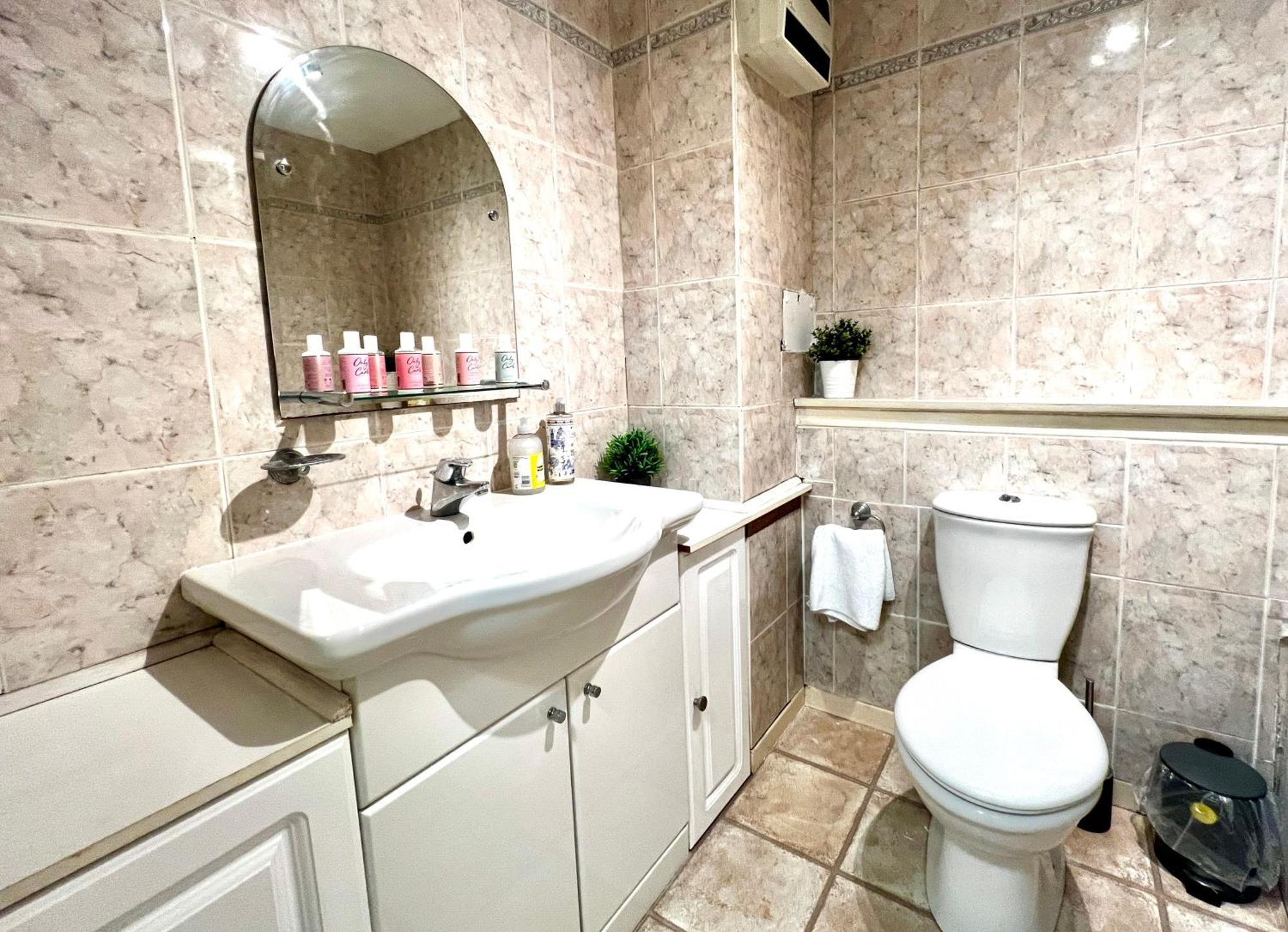Ground Floor Flat With Free Parking & Wifi Apartment Glasgow Ngoại thất bức ảnh